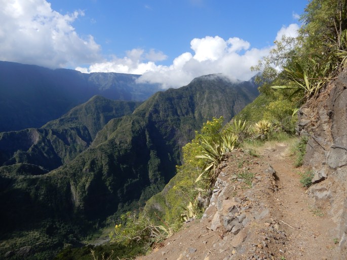 Randonnée à Mafate par la Canalisation des Orangers : Ilet des Lataniers et des Orangers