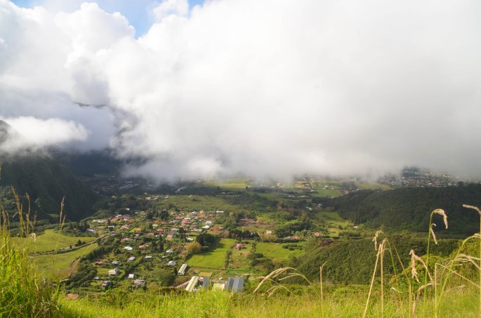 Village de la Plaine des palmistes sous le brouillard, Réunion
