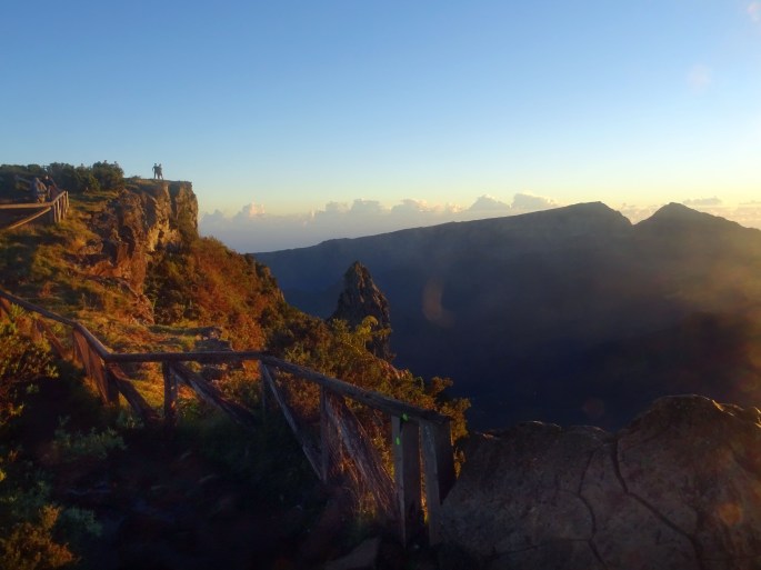 Randonnée Ile de la Réunion Grand Bénare depuis le Maido vue sur le cirque de Mafate 