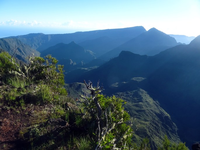 Randonnée Ile de la Réunion Grand Bénare depuis le Maido vue sur le cirque de Mafate