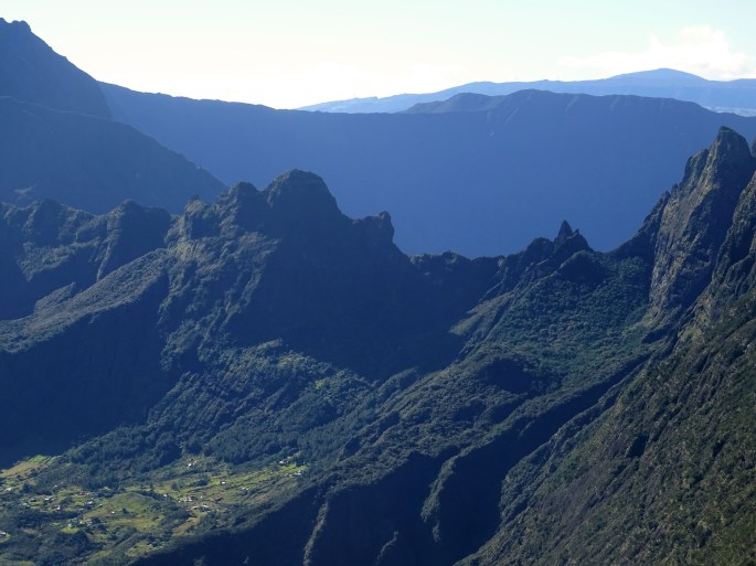 Randonnée Ile de la Réunion Grand Bénare depuis le Maido vue sur le cirque de Mafate