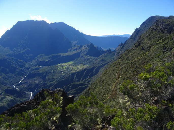 Randonnée Ile de la Réunion Grand Bénare depuis le Maido vue sur le cirque de Mafate 