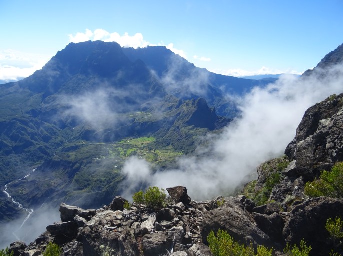 Randonnée Ile de la Réunion Grand Bénare depuis le Maido vue sur le cirque de Mafate à