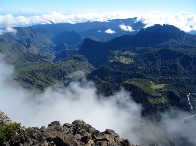 Randonnée Ile de la Réunion Grand Bénare depuis le Maido vue sur le cirque de Mafate 