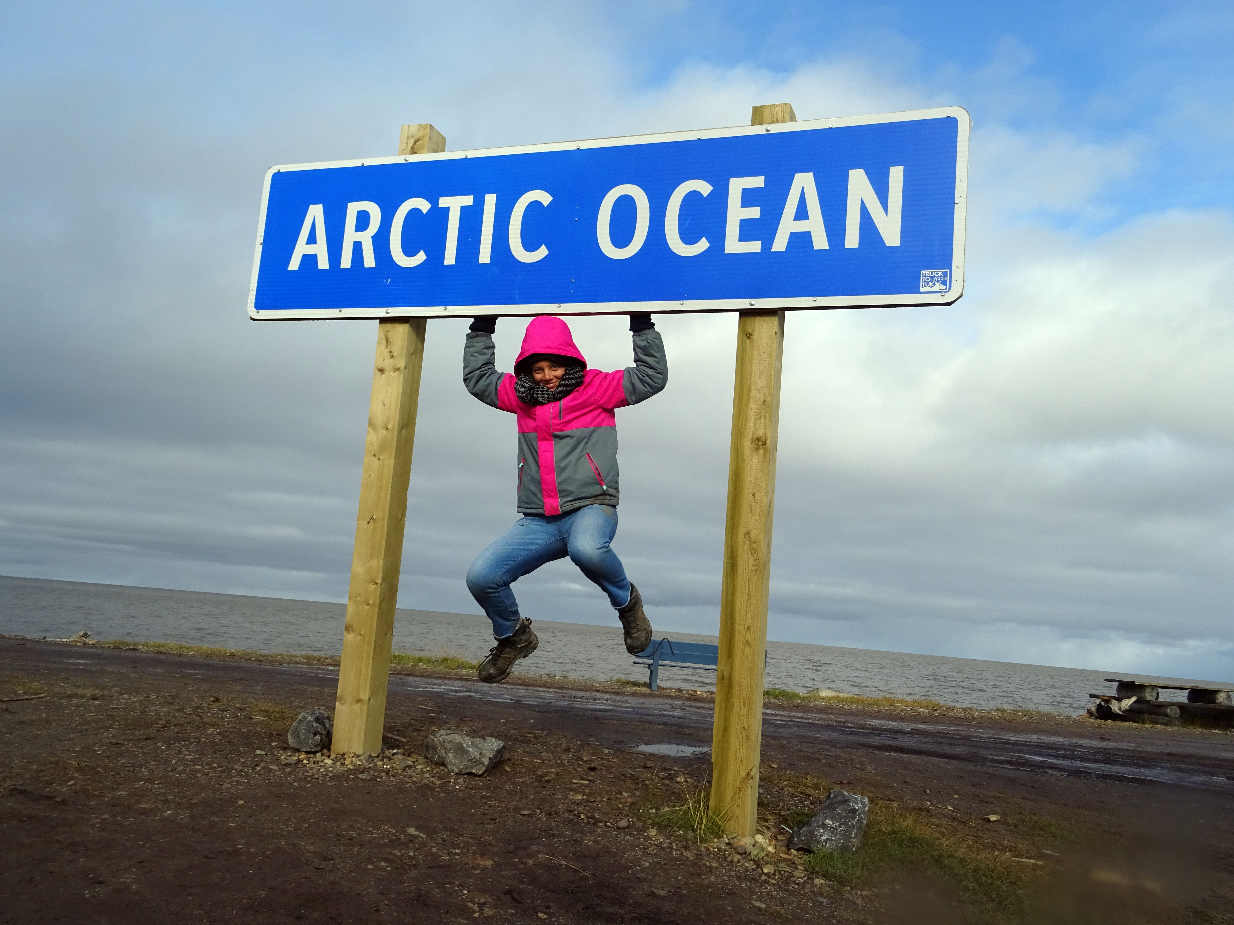 " La Pointe " , Panneau Océan Arctique, Tuktoyaktuk, Canada